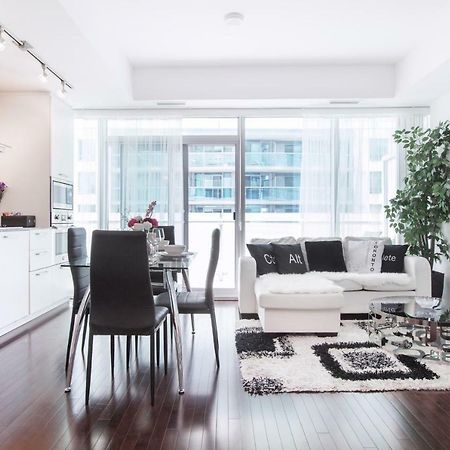 Royal Stays Condominiums - Upscale Downtown Suites 多伦多 外观 照片