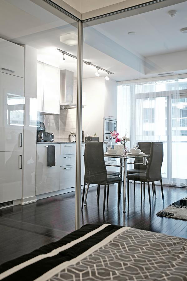 Royal Stays Condominiums - Upscale Downtown Suites 多伦多 外观 照片